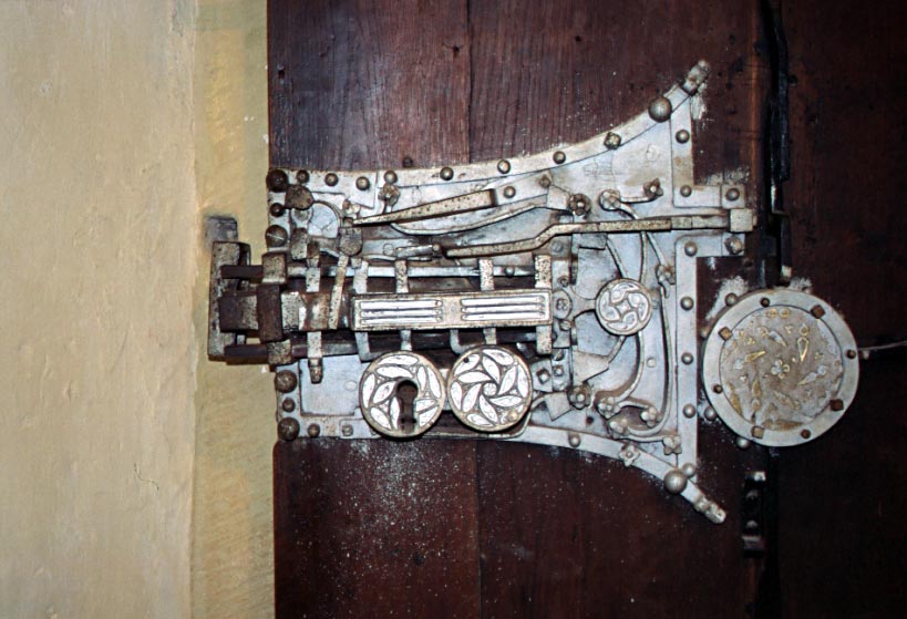 280_sig_kirkon_oven_lukko
